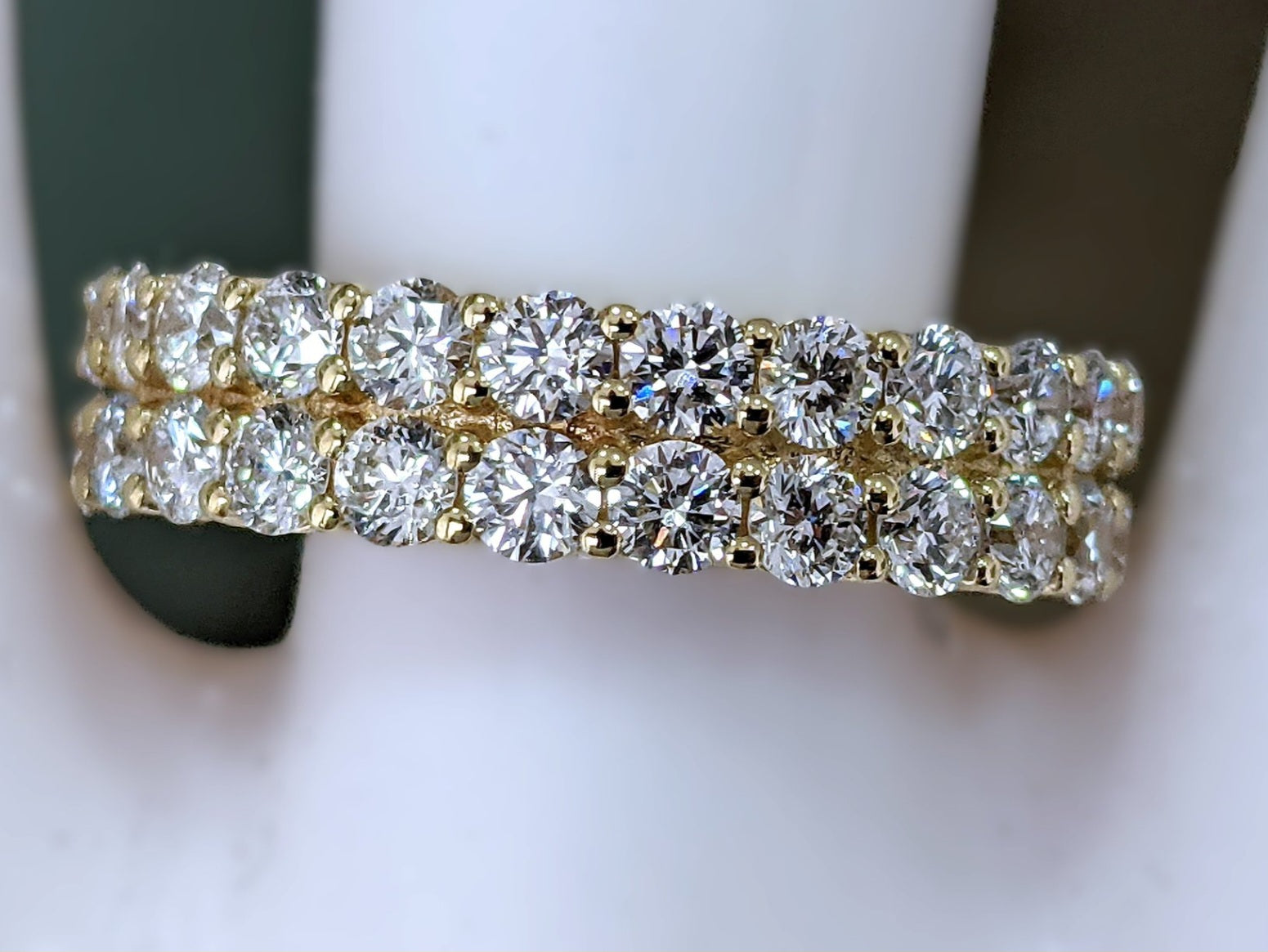 Anello veretta in oro giallo 18k e diamanti naturali 3.60ct