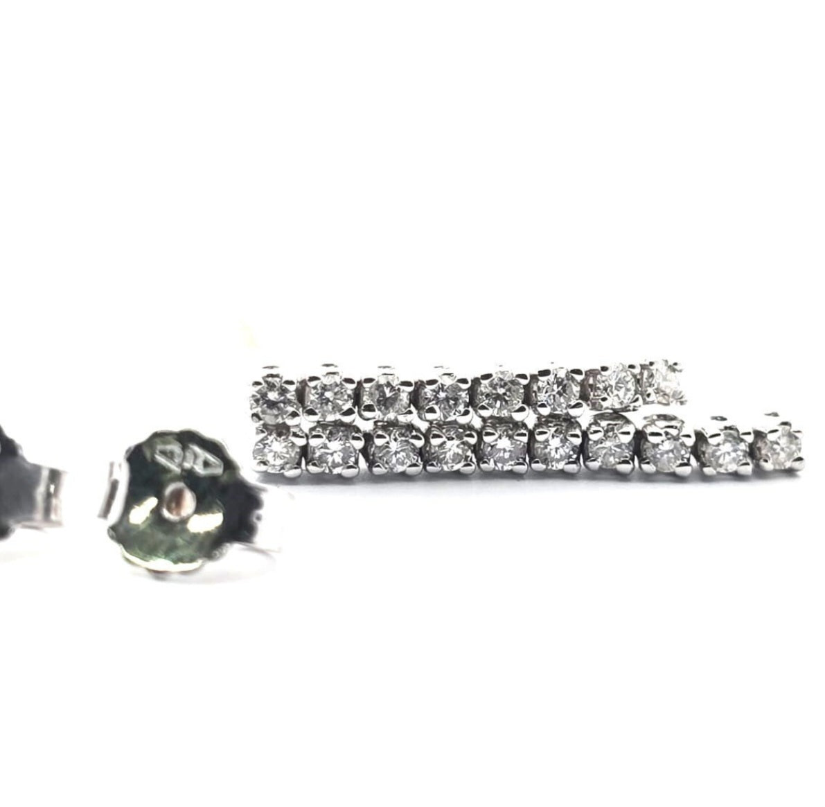 Orecchini tennis in oro bianco e diamanti naturali