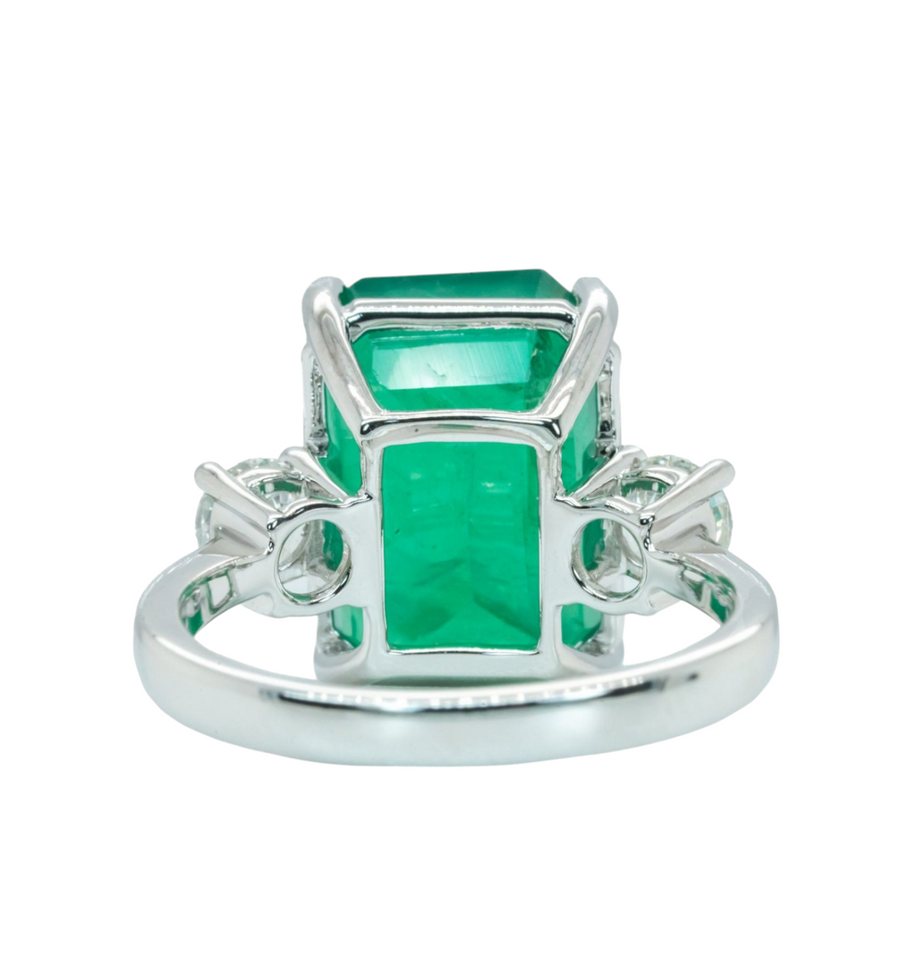 Anello trology in oro bianco e smeraldo 8.60 ct  e diamanti naturali 0.70ct