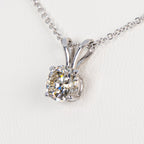 Collana con ciondolo - 18 carati Oro Bianco- 0.90ct. tw. Diamante