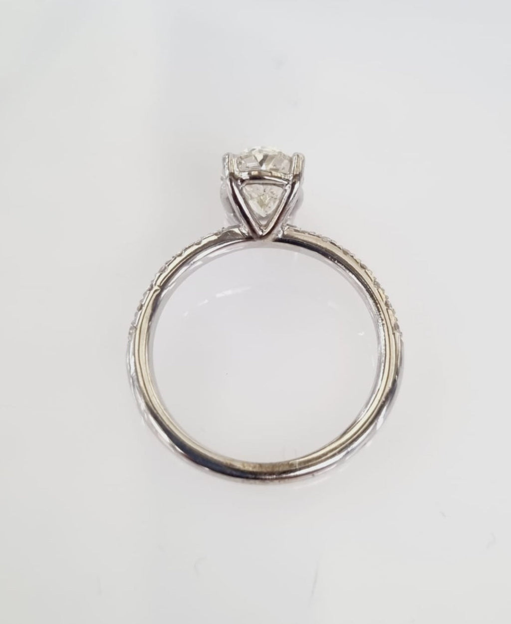 Anello solitario in oro bianco e diamanti naturali ovale 1.99 ct