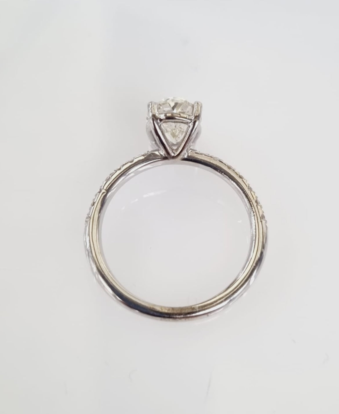 Anello solitario in oro bianco e diamanti naturali ovale 1.99 ct