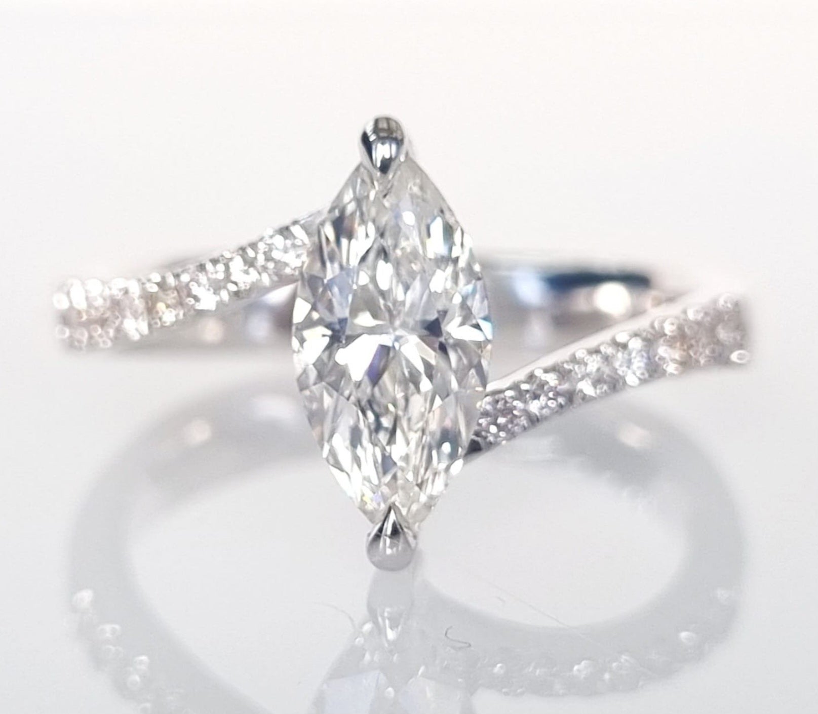 Anello - 18 carati Oro bianco - 0.65ct. tw. Diamante (Naturale)