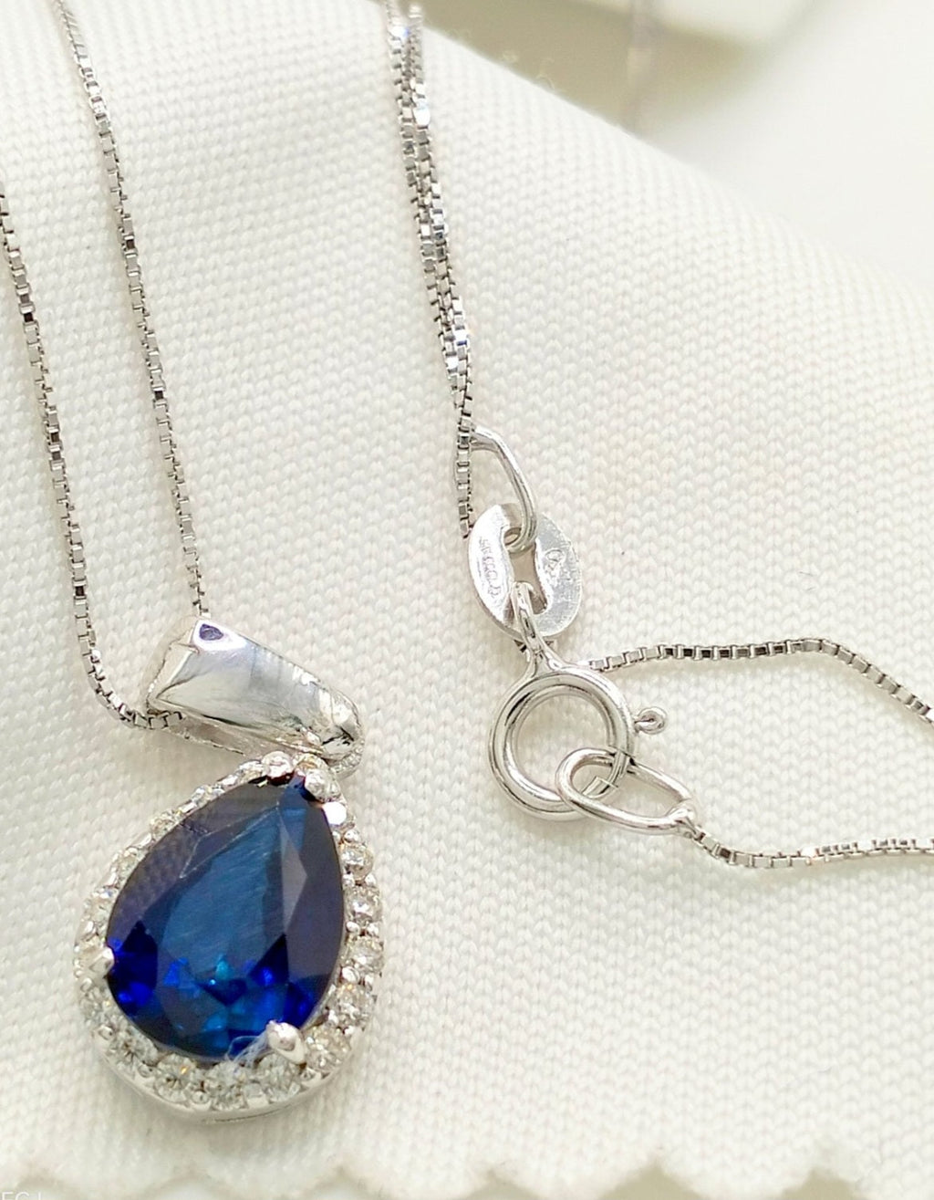 Collana in oro bianco 18k e diamanti naturali e zaffiro naturale 1.98 ct