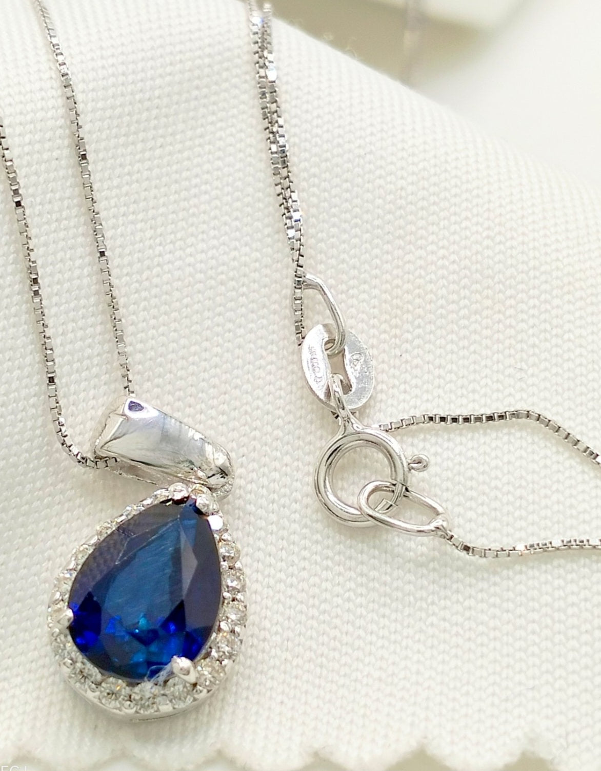 Collana in oro bianco 18k e diamanti naturali e zaffiro naturale 1.98 ct