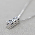 Collana con pendente Trilogy piccolo a scalare con diamanti carati 0.30 ct
