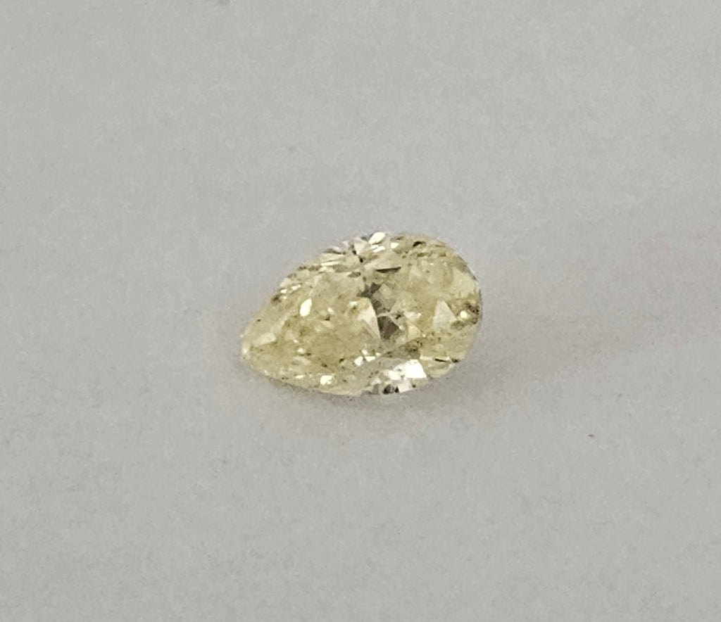 Diamante naturale pera certificato GIA  0.67ct