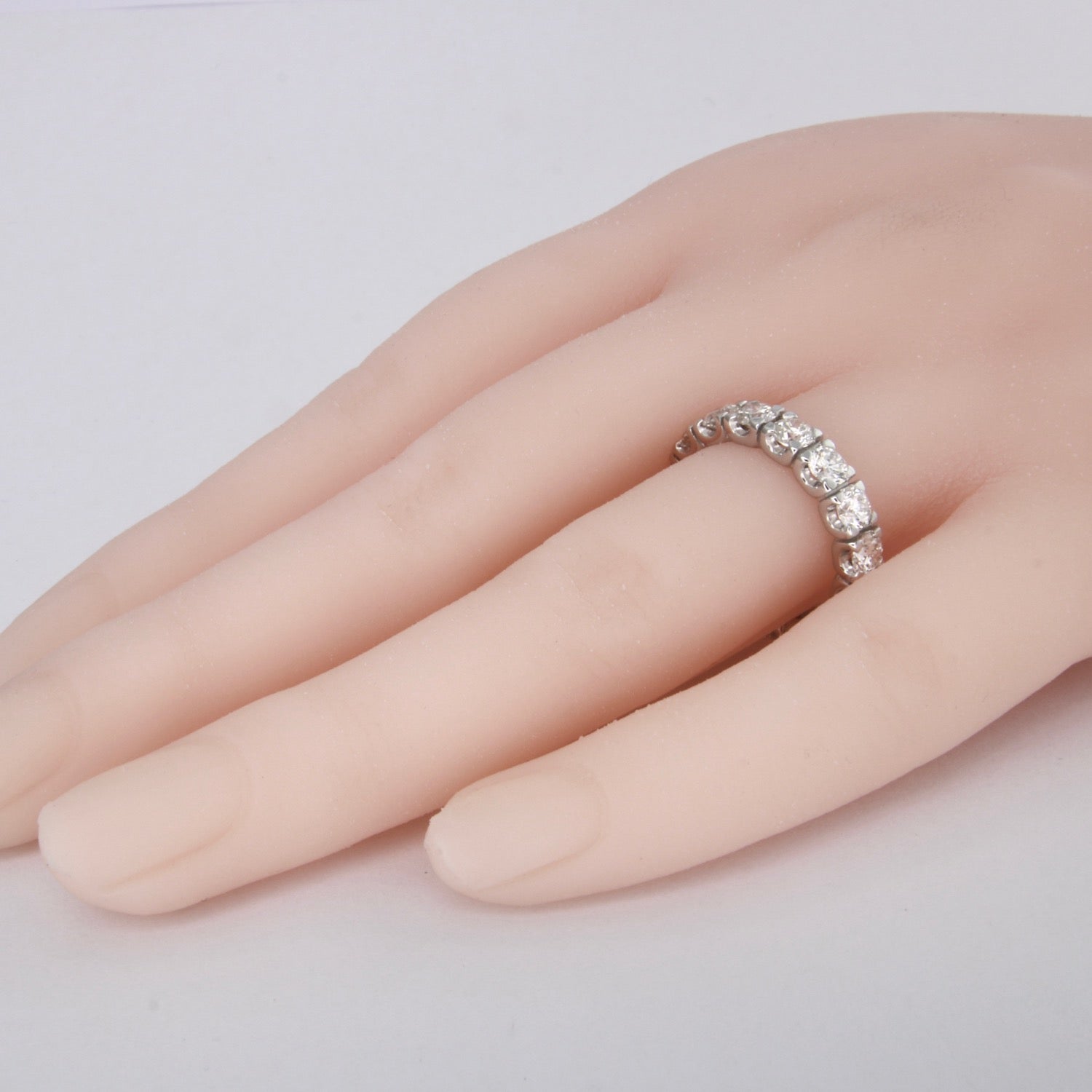 Anello Eternity con 3.00 ct  diamanti Naturali