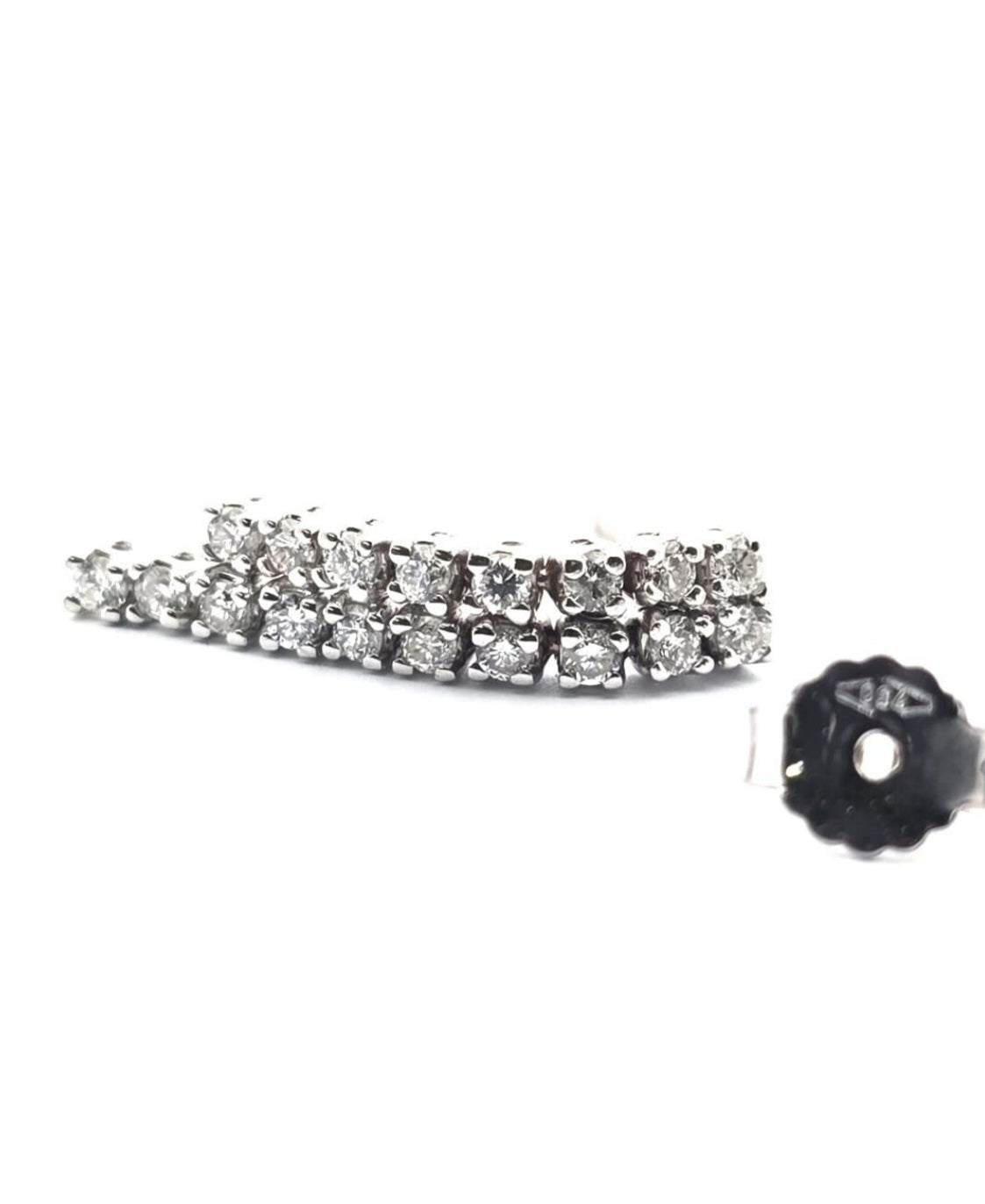 Orecchini tennis in oro bianco e diamanti naturali