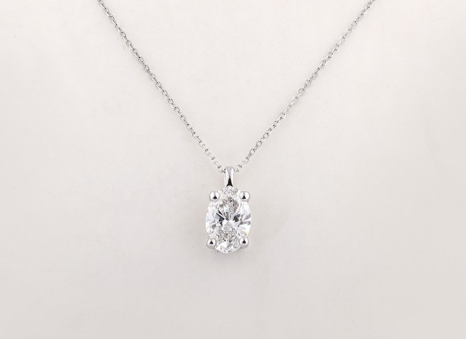 Collana punto luce in oro e diamante naturale ovale 0.20ct