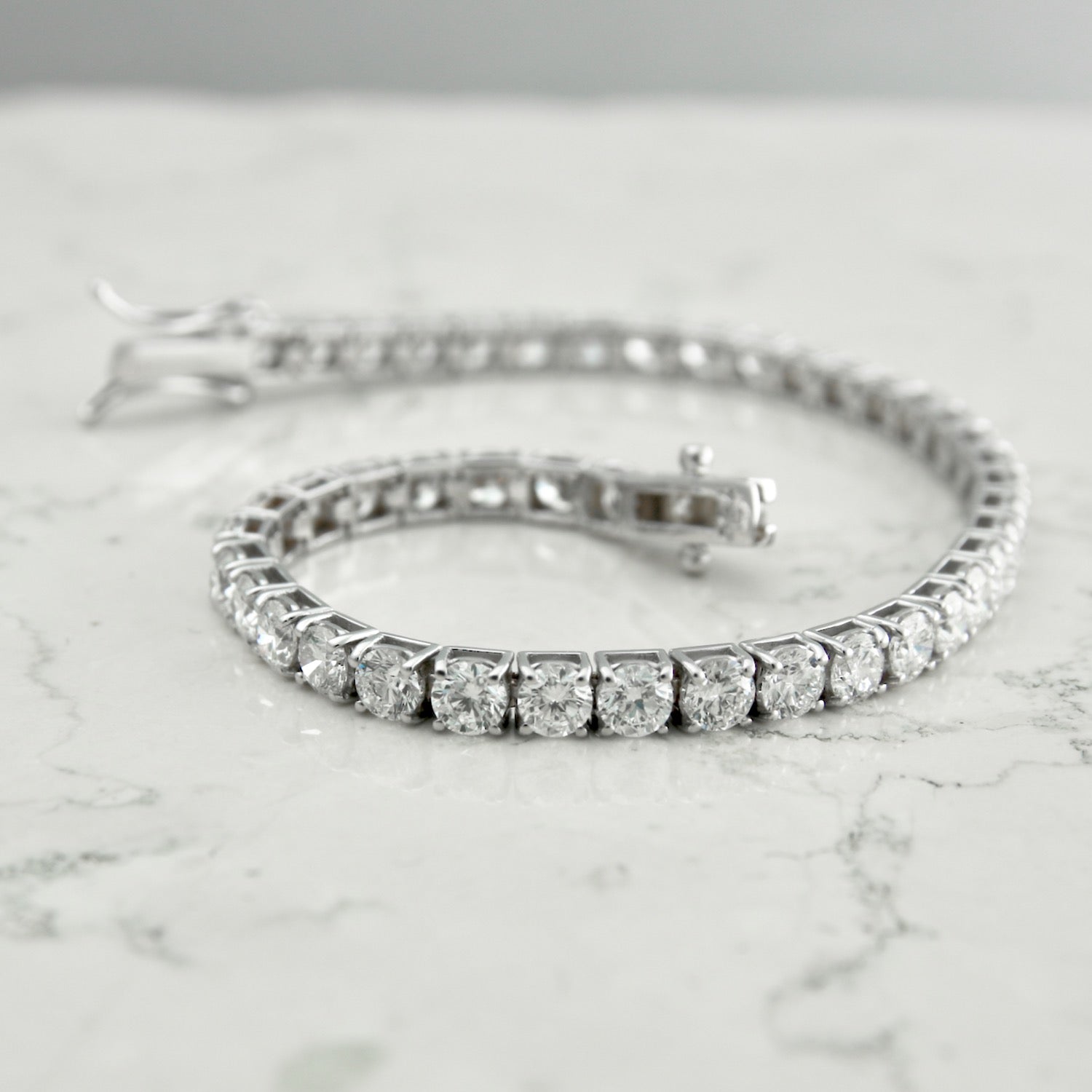 Bracciale tennis certificato HRD diamanti naturali 4,03 ct E VVS1