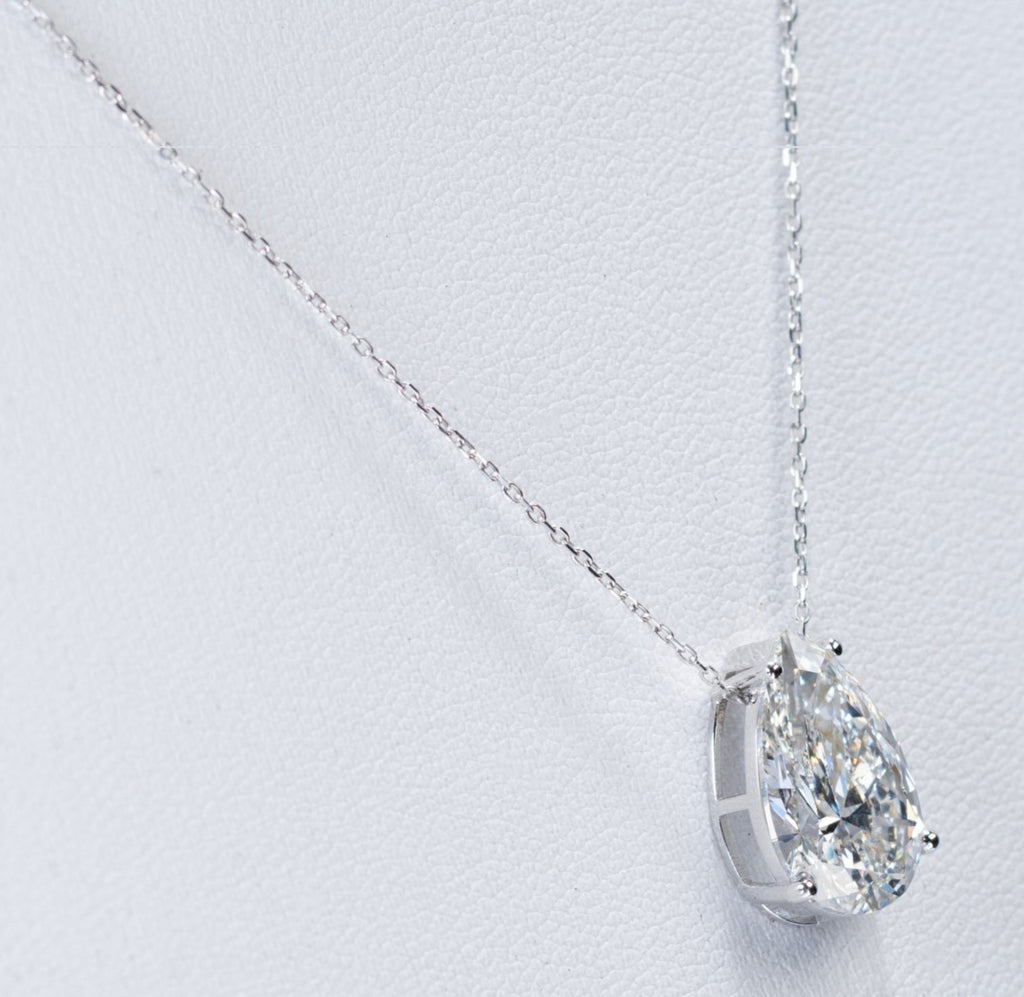 Collana  in oro 18k e diamante naturale pera certificato IGI 0.50ct D IF