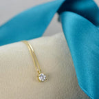 ciondolo  punto  luce in oro giallo 18k e diamante naturale 0,25 ct