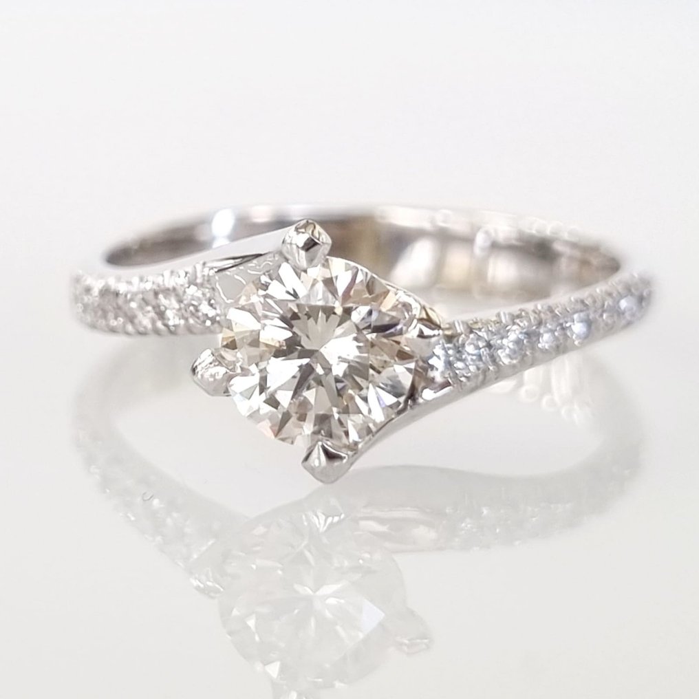 Anello di fidanzamento - 18 carati Oro bianco - 0.87ct. tw. Diamante (Naturale)