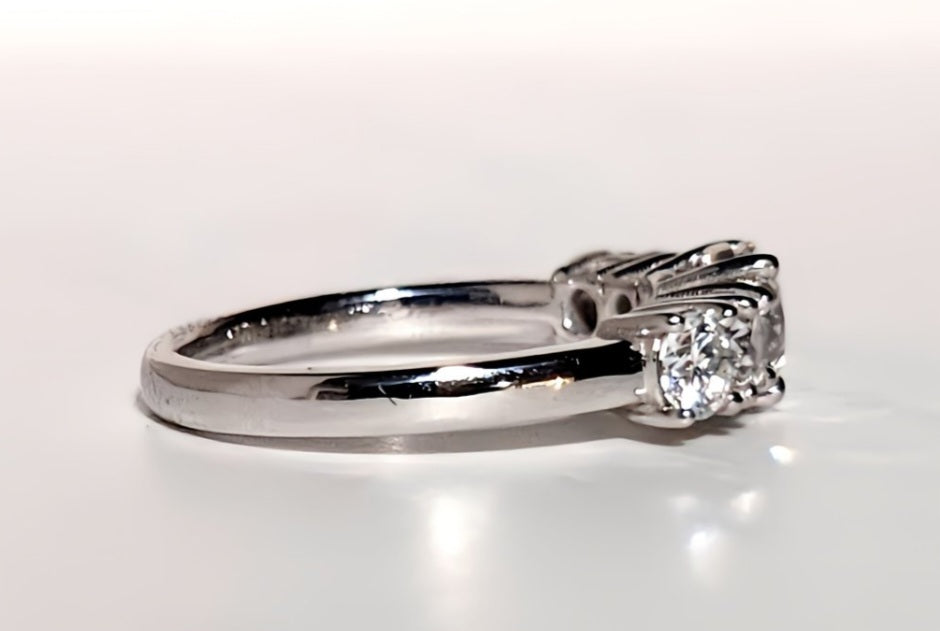 Anello fidanzamento in oro bianco 18k e diamanti naturali certificato igi 1.45ct