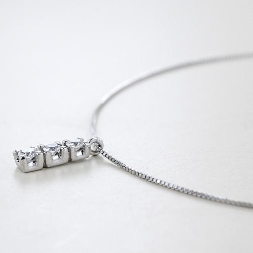 Collana con pendente Trilogy con diamanti carati 0.30 D VVS1