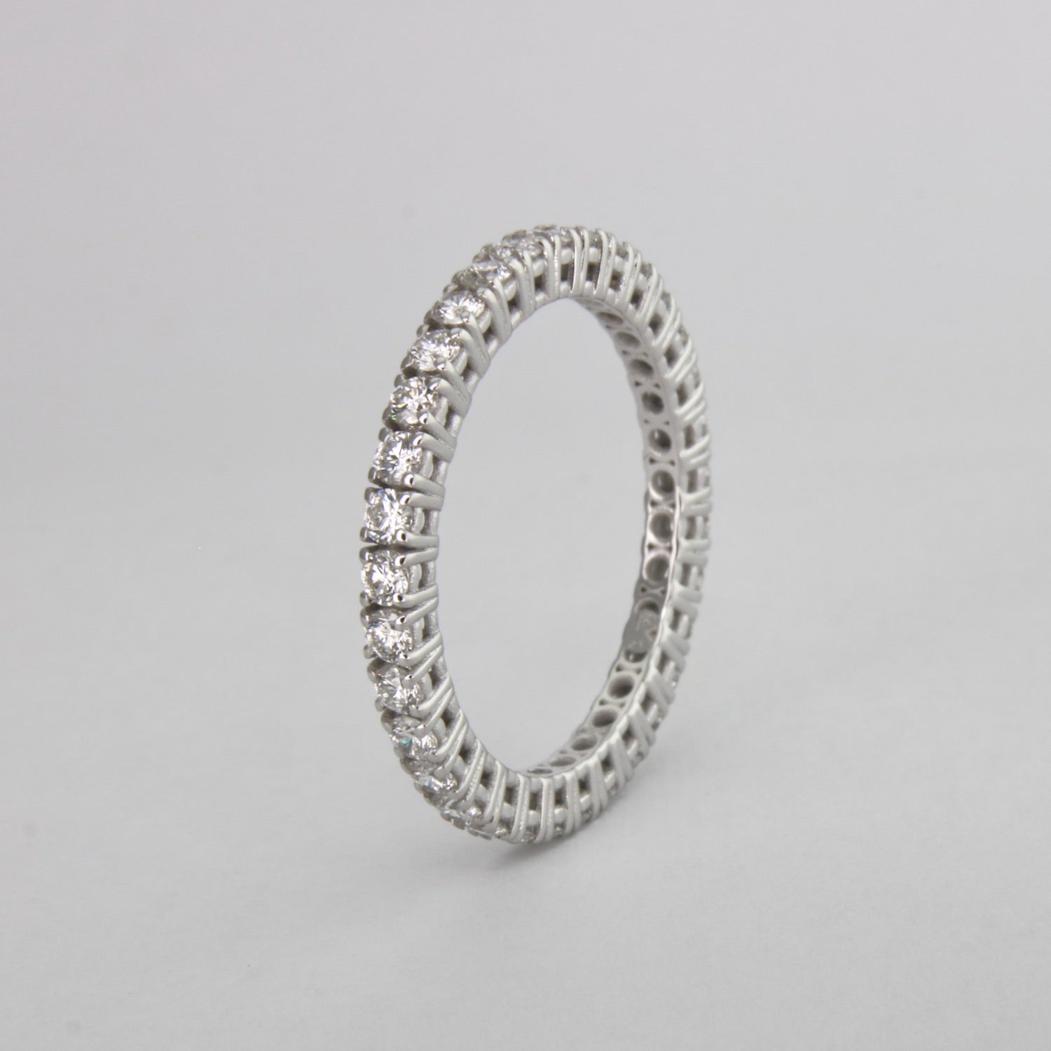 Anello Eternity con 1.20 ct  diamanti Naturali