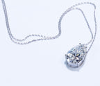 Collana  in oro 18k e diamante naturale pera certificato IGI 0.50ct D IF