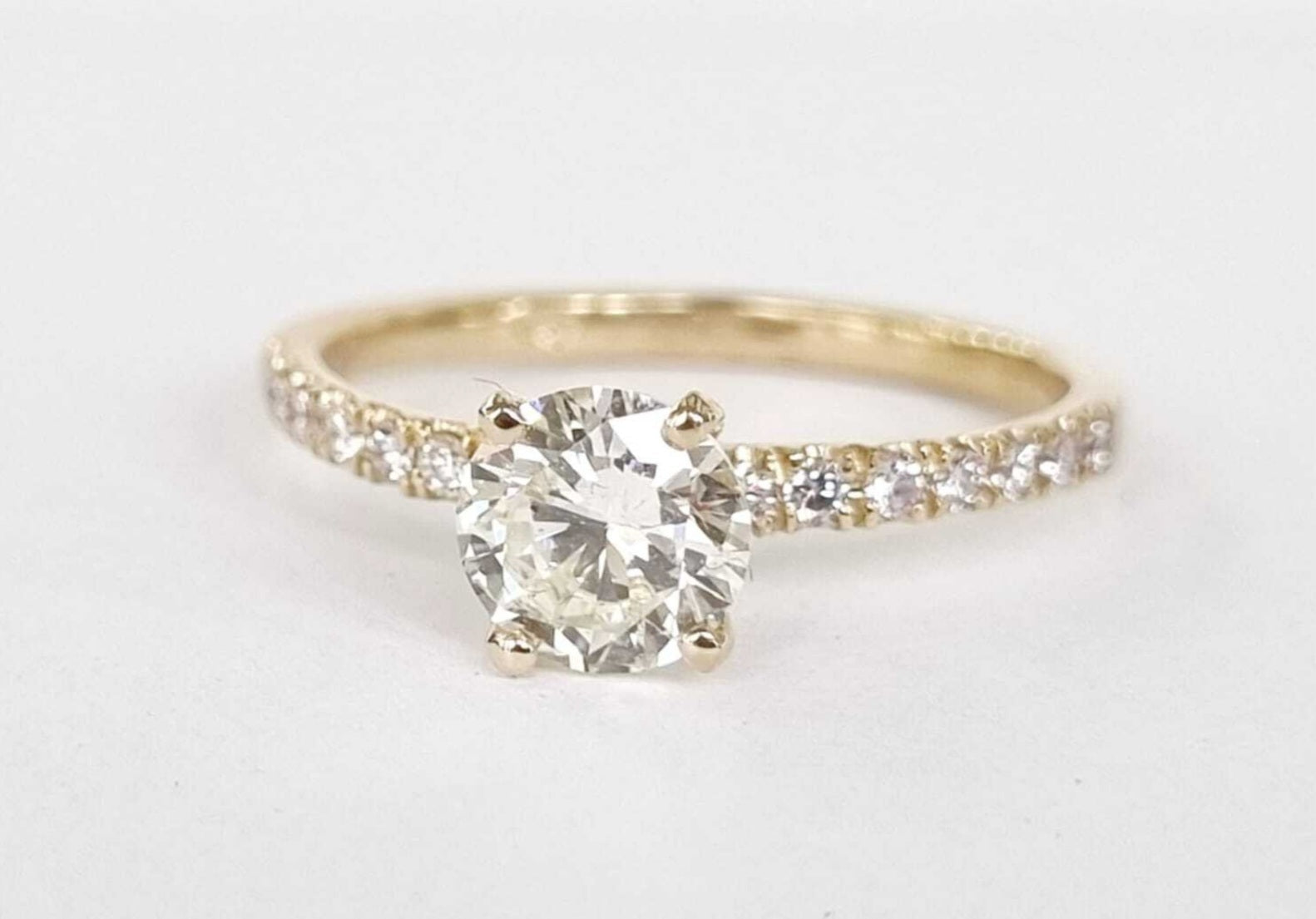 Anello fidanzamento in oro bianco 18k e diamanti naturali certificato igi 0.54ct