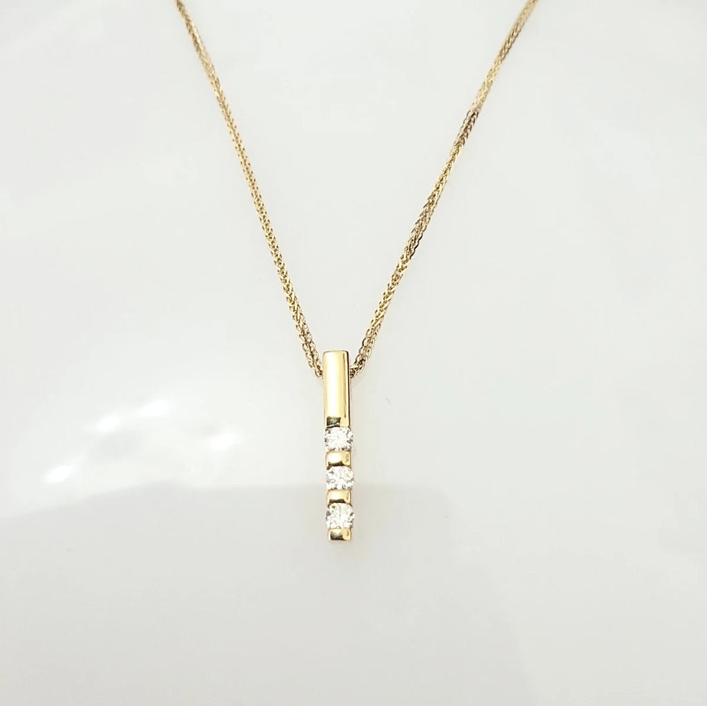 Ciondolo trilogy con catenina e diamanti naturali 0,45ct