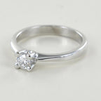 Anello solitario in oro bianco 18k e diamante naturale centrale 0,40 ct